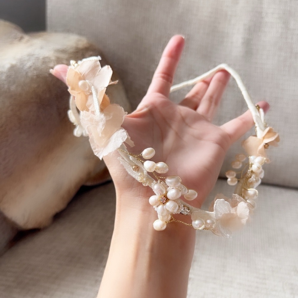 Gorgeous Wedding Elegant Cream Floral Headband - Picture 3 of 10